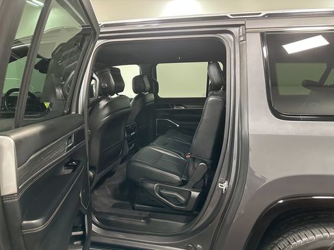 Used 2024 Jeep Wagoneer L Series II w/ Flexible Seating Group AWD/4WD image 70