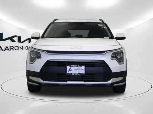 Used 2023 Kia Niro EX FWD image 2