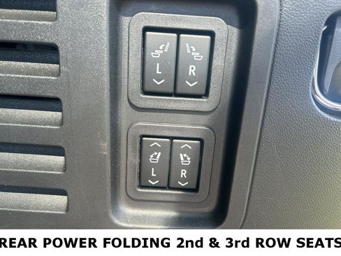 Used 2026 Chevrolet Traverse RS FWD image 12