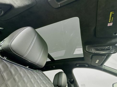 Used 2022 Bentley Bentayga image 22