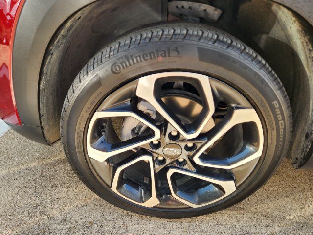 Used 2025 Chevrolet Trax RS w/ Sunroof Package FWD image 8