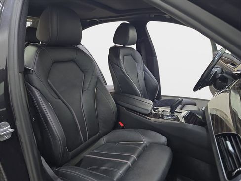 Used 2017 BMW 540i xDrive image 12