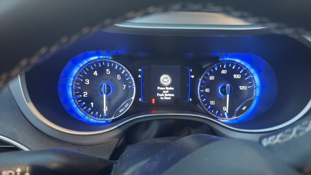 Used 2020 Chrysler Pacifica Touring w/ S Appearance Package FWD image 15