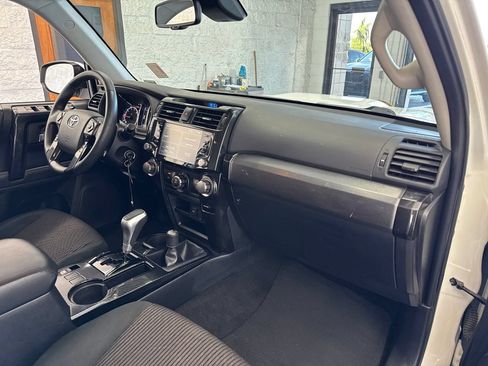 Used 2020 Toyota 4Runner TRD Off-Road AWD/4WD image 51