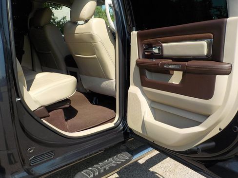 Used 2018 RAM 2500 Laramie w/ Convenience Group image 19