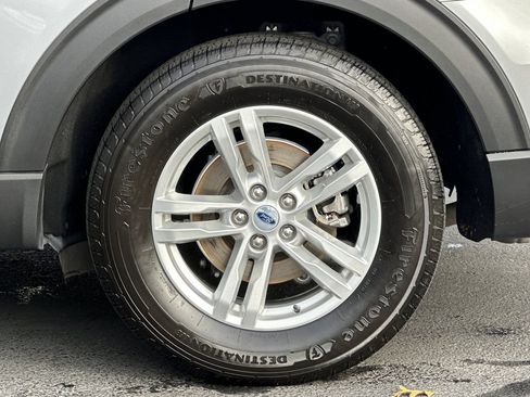 Used 2023 Ford Explorer XLT image 32