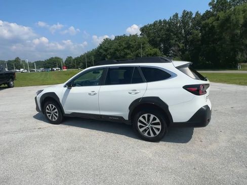 Used 2023 Subaru Outback Premium image 6
