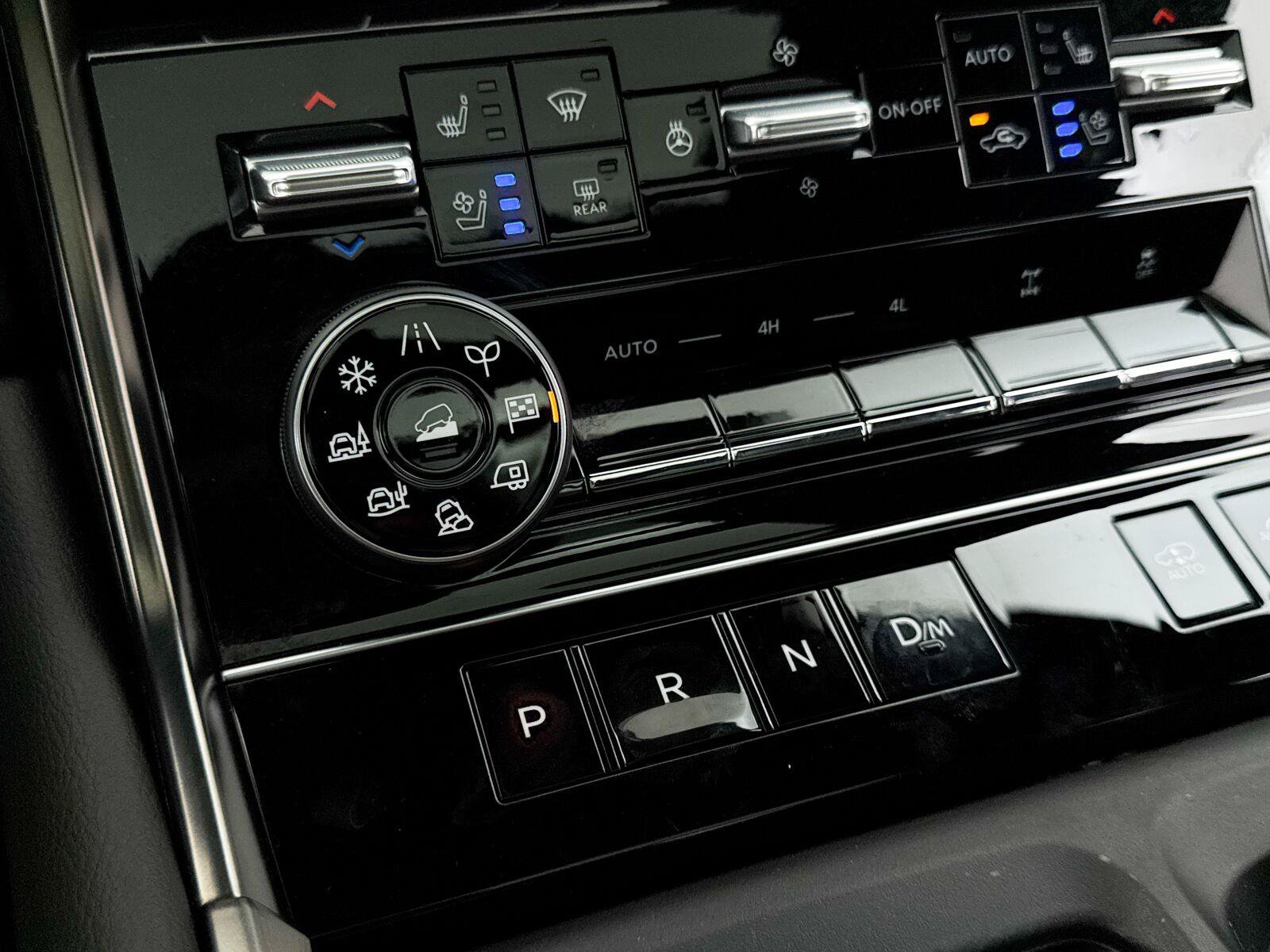 Used 2025 Nissan Armada PRO-4X w/ Pro-4X Premium Package AWD/4WD image 29