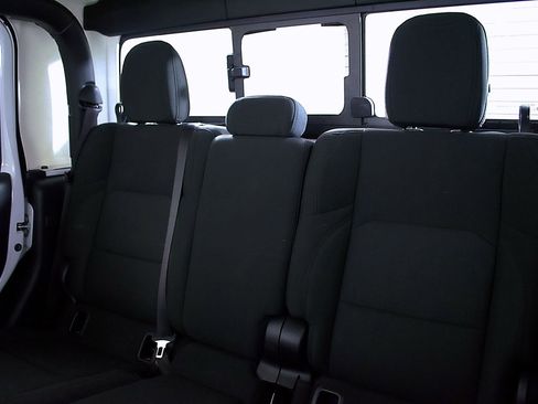 Used 2021 Jeep Gladiator Willys image 15