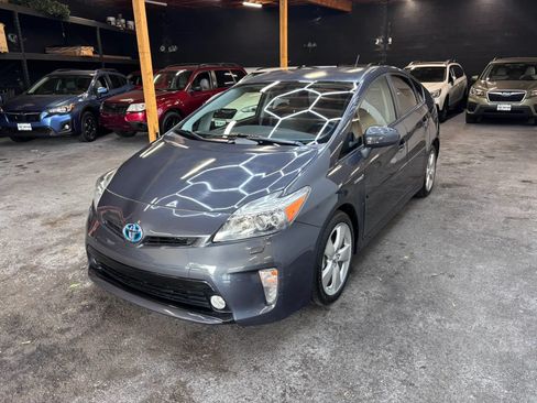 Used 2012 Toyota Prius Five FWD image 3