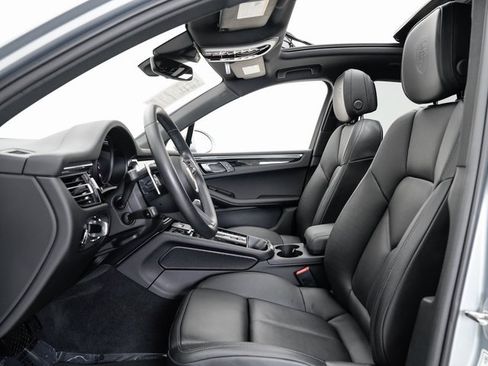 Used 2025 Porsche Macan image 6
