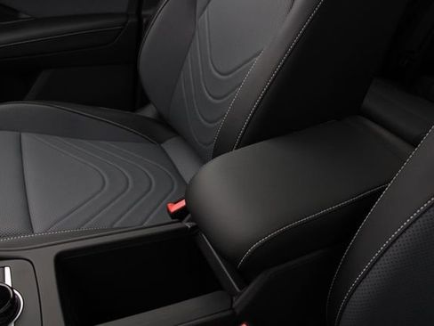 New 2026 Volkswagen Tiguan SE image 19