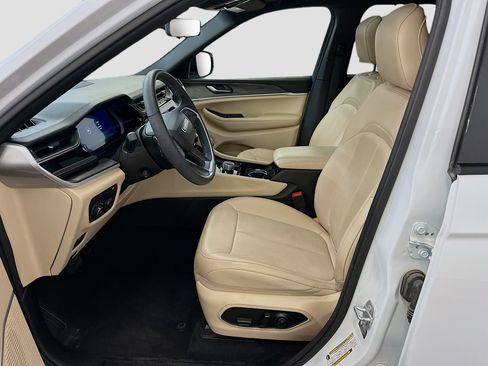 Used 2023 Jeep Grand Cherokee 4WD 4xe w/ Luxury Tech Group II image 13