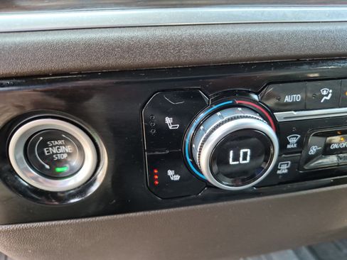 Used 2022 GMC Sierra 1500 SLT AWD/4WD image 22