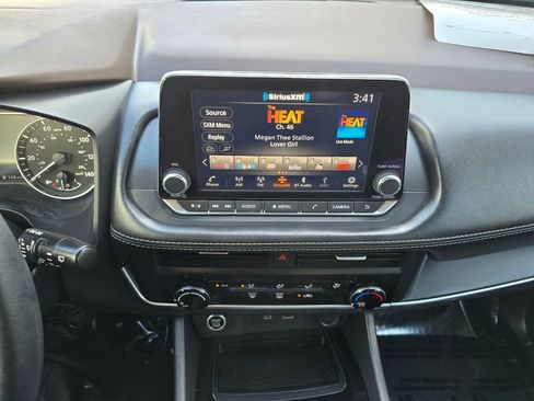 Used 2023 Nissan Rogue S image 7