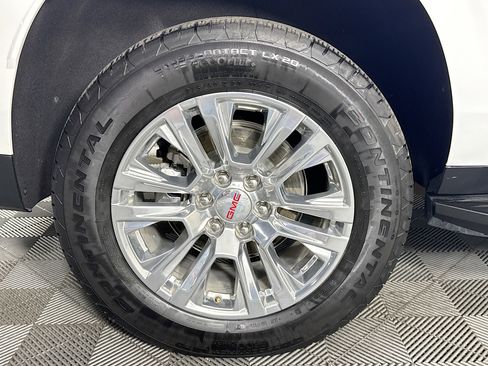 Used 2025 GMC Yukon XL Denali AWD/4WD image 31