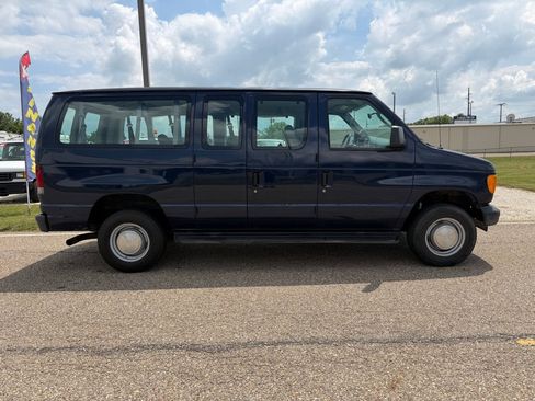 Used 2006 Ford E-350 and Econoline 350 XL RWD image 19