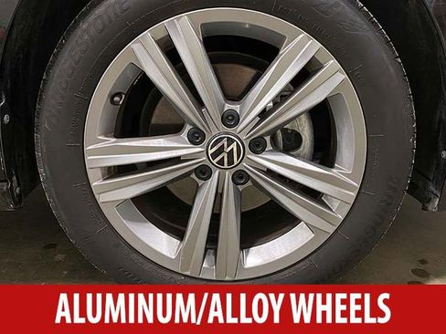 Used 2024 Volkswagen Jetta SE FWD image 7