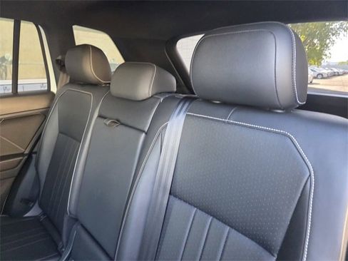 Used 2023 Volkswagen Tiguan SE R-Line image 14