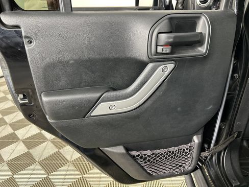 Used 2017 Jeep Wrangler Unlimited Rubicon AWD/4WD image 16