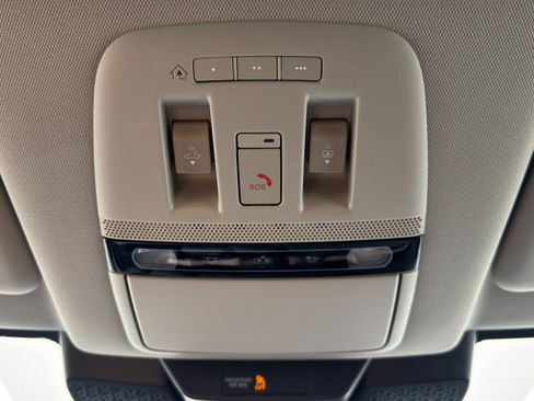 Used 2025 Nissan Ariya FWD image 30