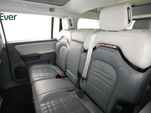Used 2025 Rivian R1S Premium Dual AWD/4WD image 24