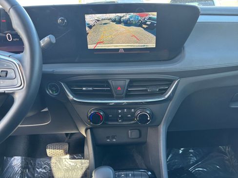 Used 2025 Buick Encore GX Preferred image 17