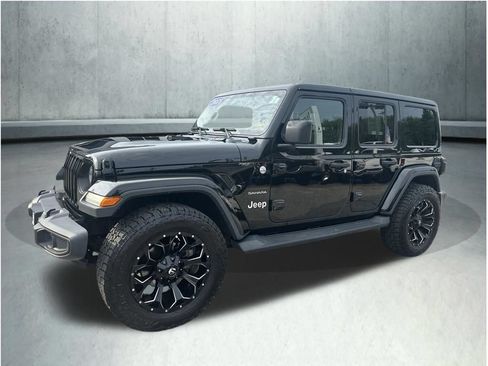 Used 2018 Jeep Wrangler Unlimited Sahara w/ Dual Top Group AWD/4WD image 1
