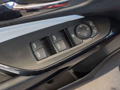 Used 2025 Chevrolet Trax LT w/ LT Convenience Package FWD image 15