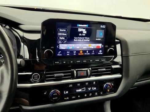 Used 2023 Nissan Pathfinder SL w/ SL Premium Package image 18