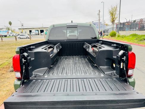 Used 2021 Toyota Tacoma SR5 w/ Trail Edition image 15