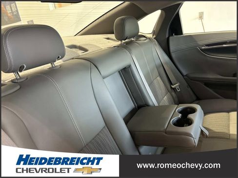 Used 2014 Chevrolet Impala LT w/ Convenience Package image 31