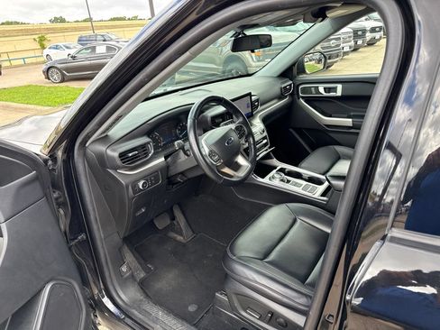 Used 2022 Ford Explorer XLT w/ Equipment Group 202A RWD image 21