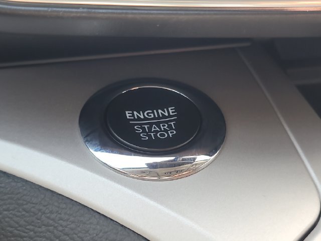 Used 2024 Ford Explorer XLT w/ Equipment Group 202A RWD image 30