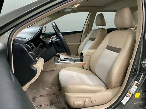 Used 2012 Toyota Camry XLE w/ Leather Pkg FWD image 10