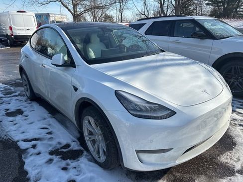 Used 2020 Tesla Model Y Long Range image 3