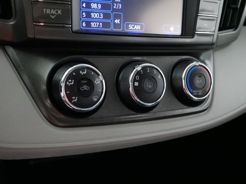 Used 2013 Toyota RAV4 LE AWD/4WD image 23