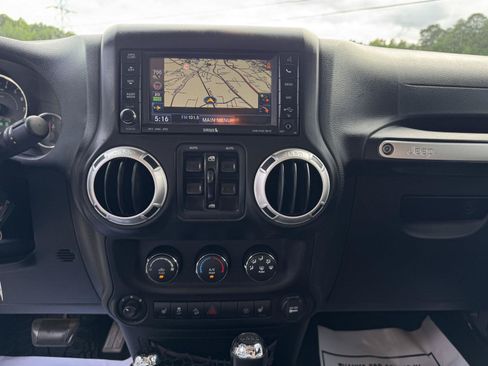 Used 2015 Jeep Wrangler Unlimited Sahara w/ Dual Top Group AWD/4WD image 4
