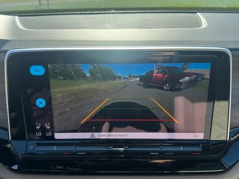 Used 2025 Volkswagen Atlas SE FWD image 18