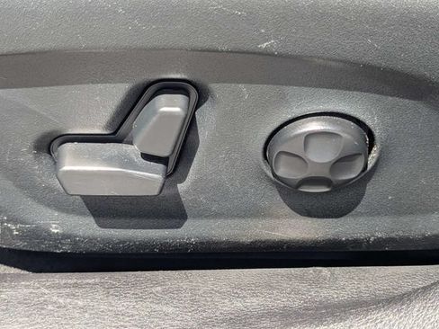 Used 2016 Chrysler 200 Limited w/ Anniversary Edition FWD image 19
