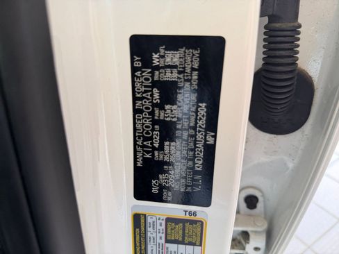 Used 2025 Kia Soul LX w/ LX Technology Package FWD image 23
