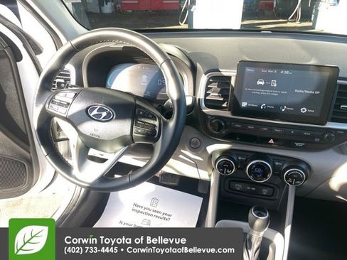Used 2025 Hyundai Venue SEL image 14