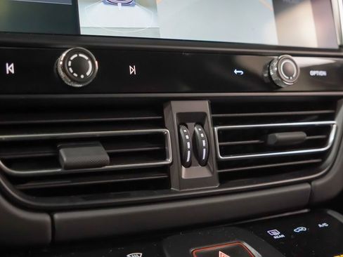 Certified 2022 Porsche Macan GTS image 32