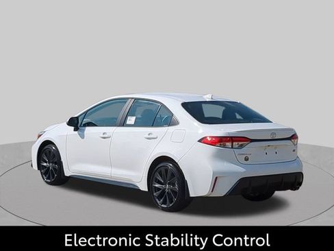 Certified 2026 Toyota Corolla SE FWD image 9