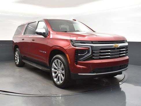 New 2025 Chevrolet Suburban Premier image 9