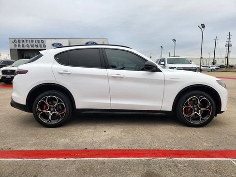 Used 2024 Alfa Romeo Stelvio Veloce image 4