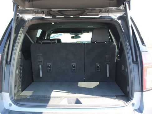 Used 2022 Chevrolet Suburban Z71 image 14