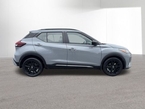 Used 2023 Nissan Kicks SR w/ SR Premium Package FWD image 32