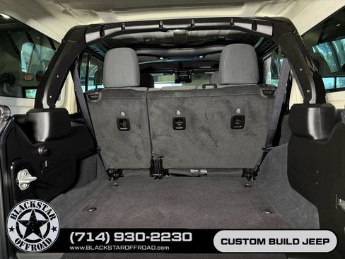 Used 2024 Jeep Wrangler Unlimited Rubicon AWD/4WD image 23