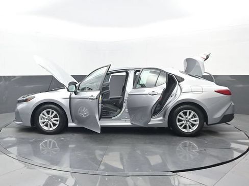 Used 2025 Toyota Camry LE w/ Convenience Package FWD image 34